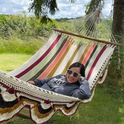 DecoPark DeLuxe Hngekje fra Nicaragua med pyntekanter og trstokke