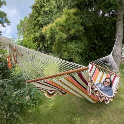 DecoPark DeLuxe Hngekje fra Nicaragua med pyntekanter og trstokke