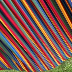 Ceara hngekje i colorfull light stribet design