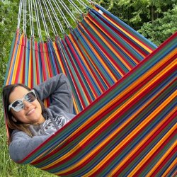 Ceara hngekje i colorfull light stribet design