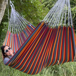 Ceara hngekje i colorfull light stribet design