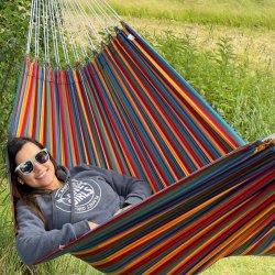 Ceara hngekje i colorfull light stribet design