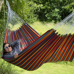 Ceara hngekje i colorfull light stribet design