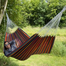 Ceara hngekje i colorfull light stribet design