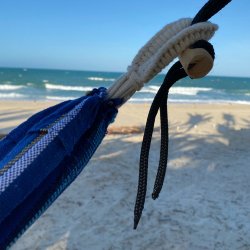 Altan hngekje GRANDE i bllige nuancer