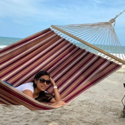 Mocca stribet HNGEKJE med 160 cm bredde tvrpinde