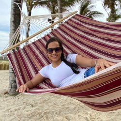 Mocca stribet HNGEKJE med 160 cm bredde tvrpinde