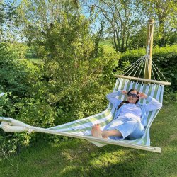 Sommerlet hngekje i bomuld med tvrpinde