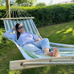 Sommerlet hngekje i bomuld med tvrpinde