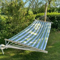 Sommerlet hngekje i bomuld med tvrpinde