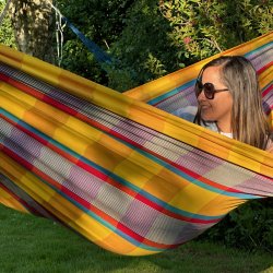 Stofhngekje i farvestrlende brasilianske farver