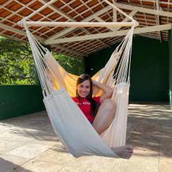 Blanca Merida Hngestol. Naturhvid hngekjestol med strke syninger til leg