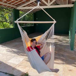 Blanca Merida Hngestol. Naturhvid hngekjestol med strke syninger til leg