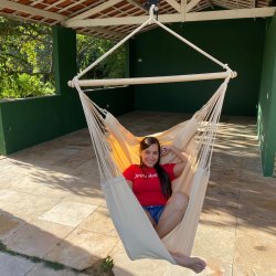 Blanca Merida Hngestol. Naturhvid hngekjestol med strke syninger til leg