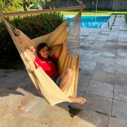 Blanca Merida Hngestol. Naturhvid hngekjestol med strke syninger til leg