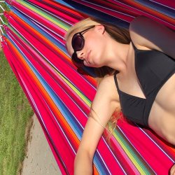 Mexico Rosa Hngekje med rundstokke. Kvalitets hngekje bde hvad angr stof og hndfremstilling. Hngekjen er perfekt til 1 person.