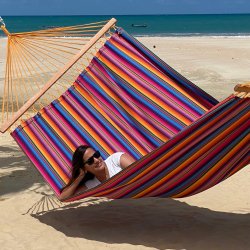 Indigo hngekje i hj kvalitets stof. Der er 1,4 meter brede rundstokke i hngekjen.