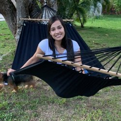 La Negrita hngekjen er en sort hngekje i stof medtvrpinde