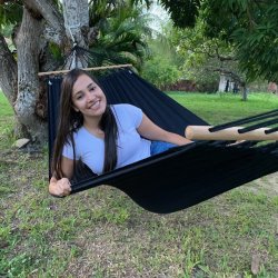 La Negrita hngekjen er en sort hngekje i stof medtvrpinde