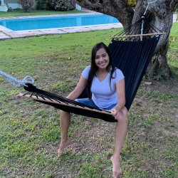 La Negrita hngekjen er en sort hngekje i stof medtvrpinde