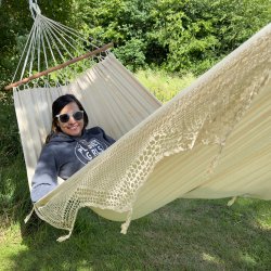 Dekorativ Naturhvid hngekje med Pynt og tvrpinde