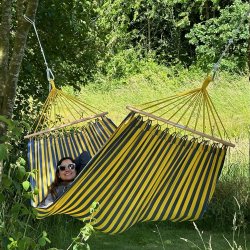 Hngekje - den bl og gul stribet med tvrpind