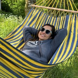 Hngekje - den bl og gul stribet med tvrpind