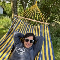 Hngekje - den bl og gul stribet med tvrpind