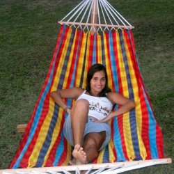 Isabella Hngekje med tvrpind i farverigt ternet design.