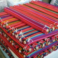 H&aelig;ngek&oslash;jestol i gylden farvemix Guatemala Textil