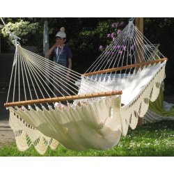 Naturhvid Gringa hngekje i romantisk design