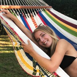 DecoPark DeLuxe Hngekje fra Nicaragua med pyntekanter og trstokke