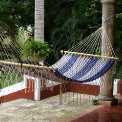 Livia Brito H&aelig;ngek&oslash;je