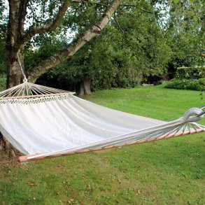 Hngekje med brede rundstokke i naturhvid