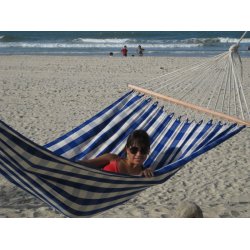 Bl&aring; naturhvid H&aelig;ngek&oslash;je i stilrent ternet stof.