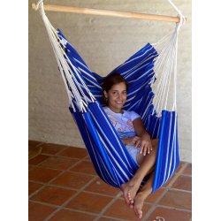 Hngekjestol i strkt stof med bl nuancer