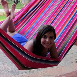 Hj kvalitets Hngekje i farverigt stof med 1,18 meter trstok