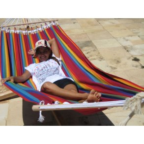 Hngekje i stribet farvemix med tvrpinde