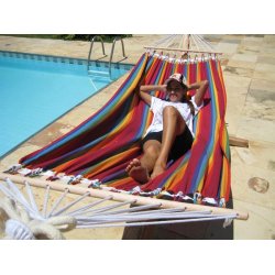 Stofhngekje i regnbuens striber med rundstokke