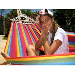 Stofhngekje i regnbuens striber med rundstokke