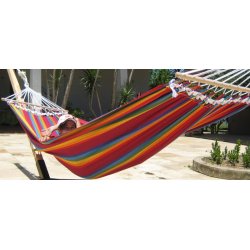 Stofhngekje i regnbuens striber med rundstokke