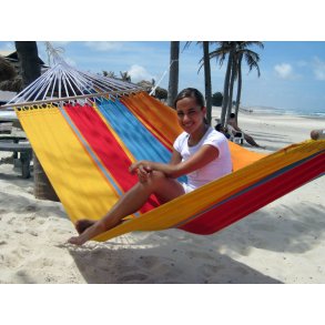 Hngekje i sommerfrisk design med udstrakt 118 cm brede rundstokke