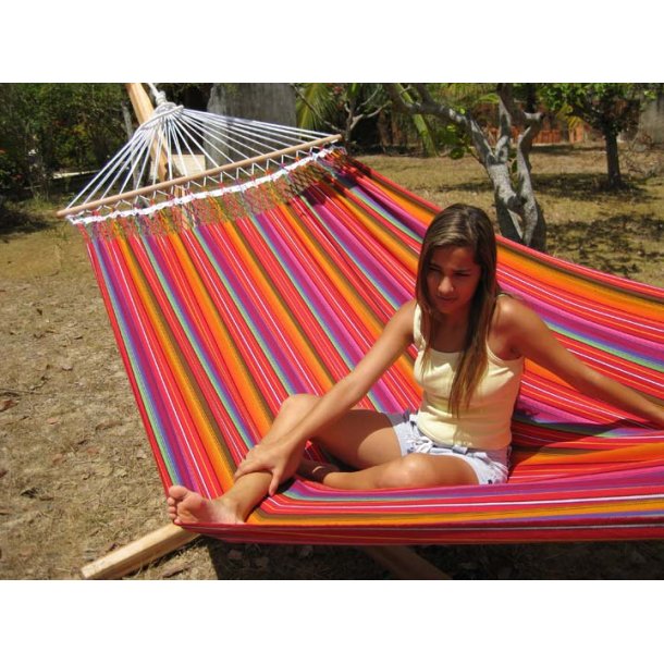 Hngekje outdoor PRO med bredt guatemalamix stof og 120 cm brede tvrpinde
