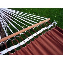 Brun h&aelig;ngek&oslash;je med 1,18 meter brede rundstokke