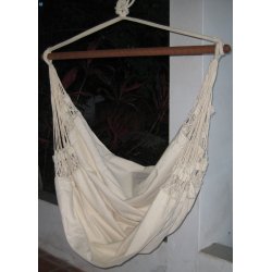 Trendy H&aelig;ngek&oslash;jestol i enkelt naturhvidt stof