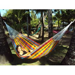 Ternet h&aelig;ngek&oslash;je i st&aelig;rke farver til b&oslash;rn